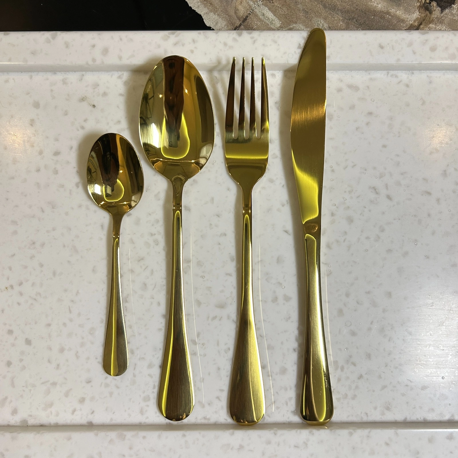 Prabot Berkualitas: Sendok Warna Emas Arcade Home